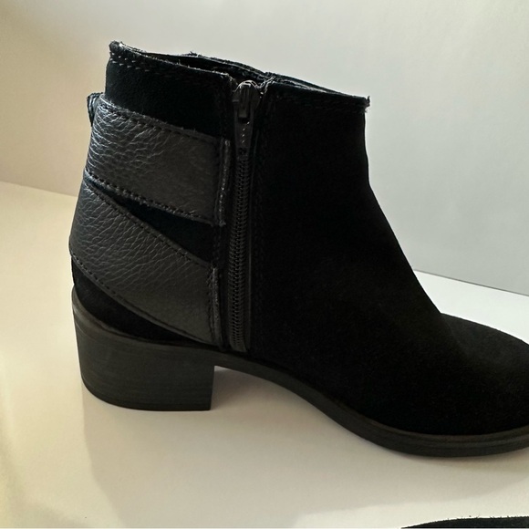 Clark’s ankle woman’s boots - Picture 2 of 6